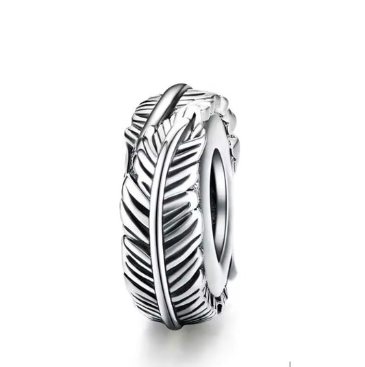 Gedetailleerde LERROSA veer spacer bedel van S925 sterling zilver.